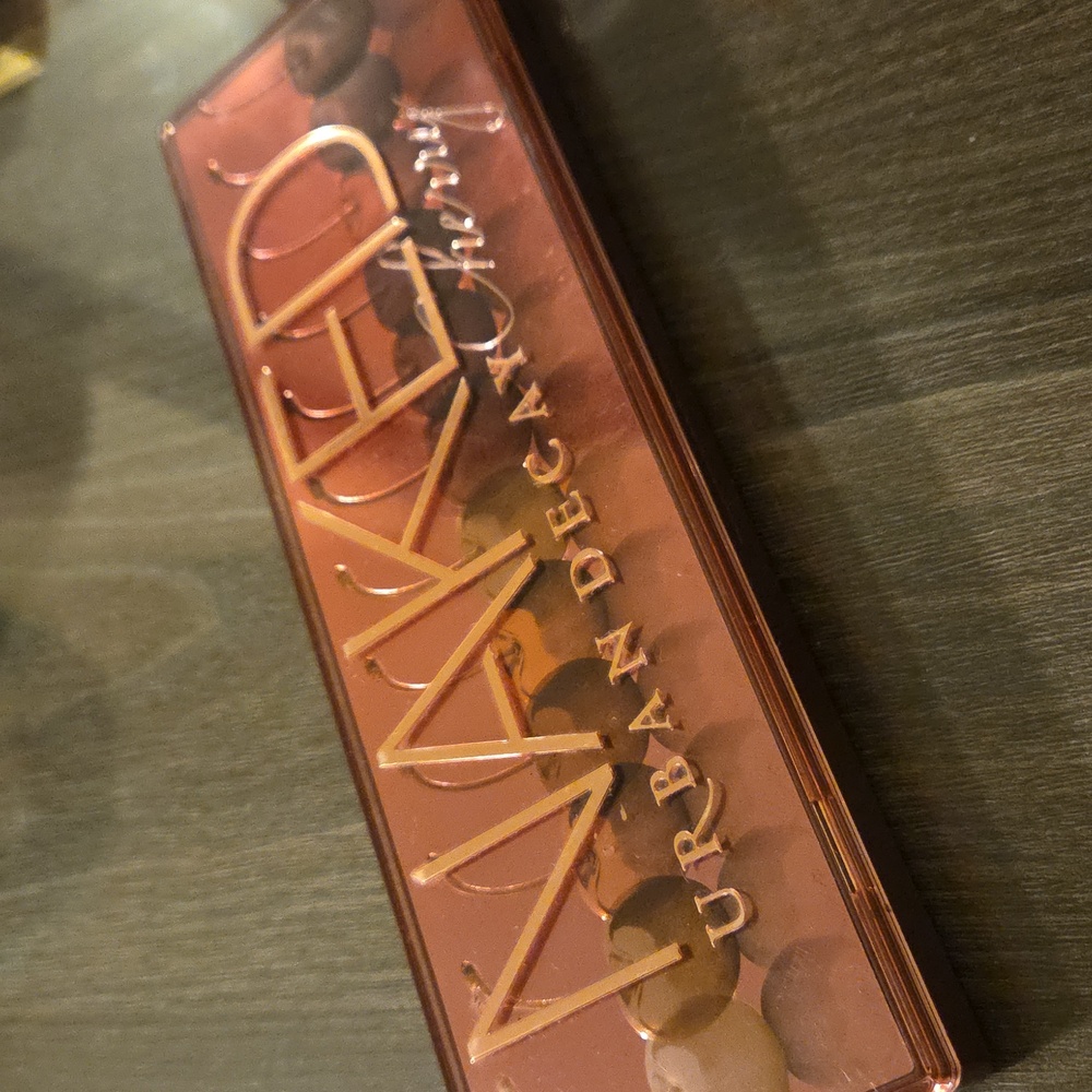 Urban Decay Naked Cherry Palette - Rich Berry Tones